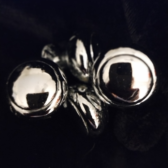 Silver drawer pulls - Picture 3 of 9